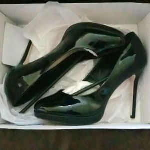 Black pumps